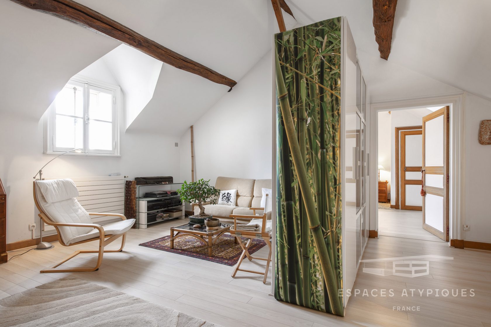 Belle maison en pierres avec jardin et piscine