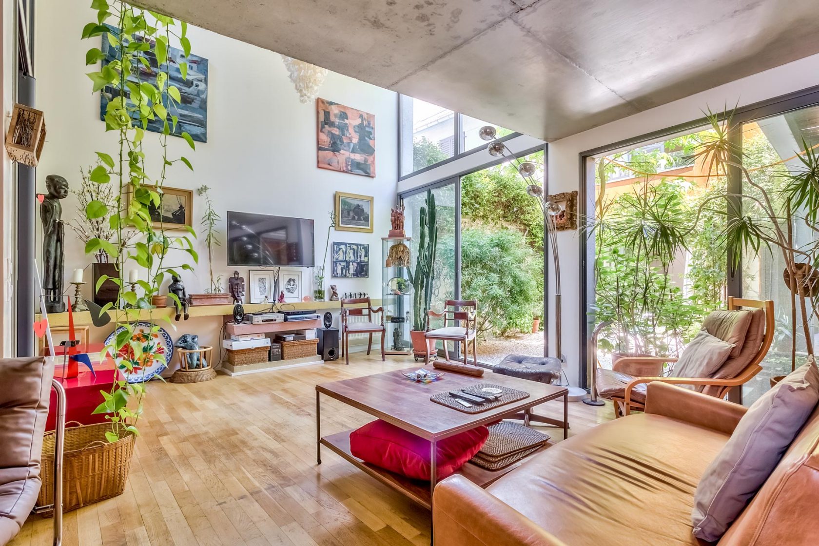 Maison contemporaine avec terrasses et atelier