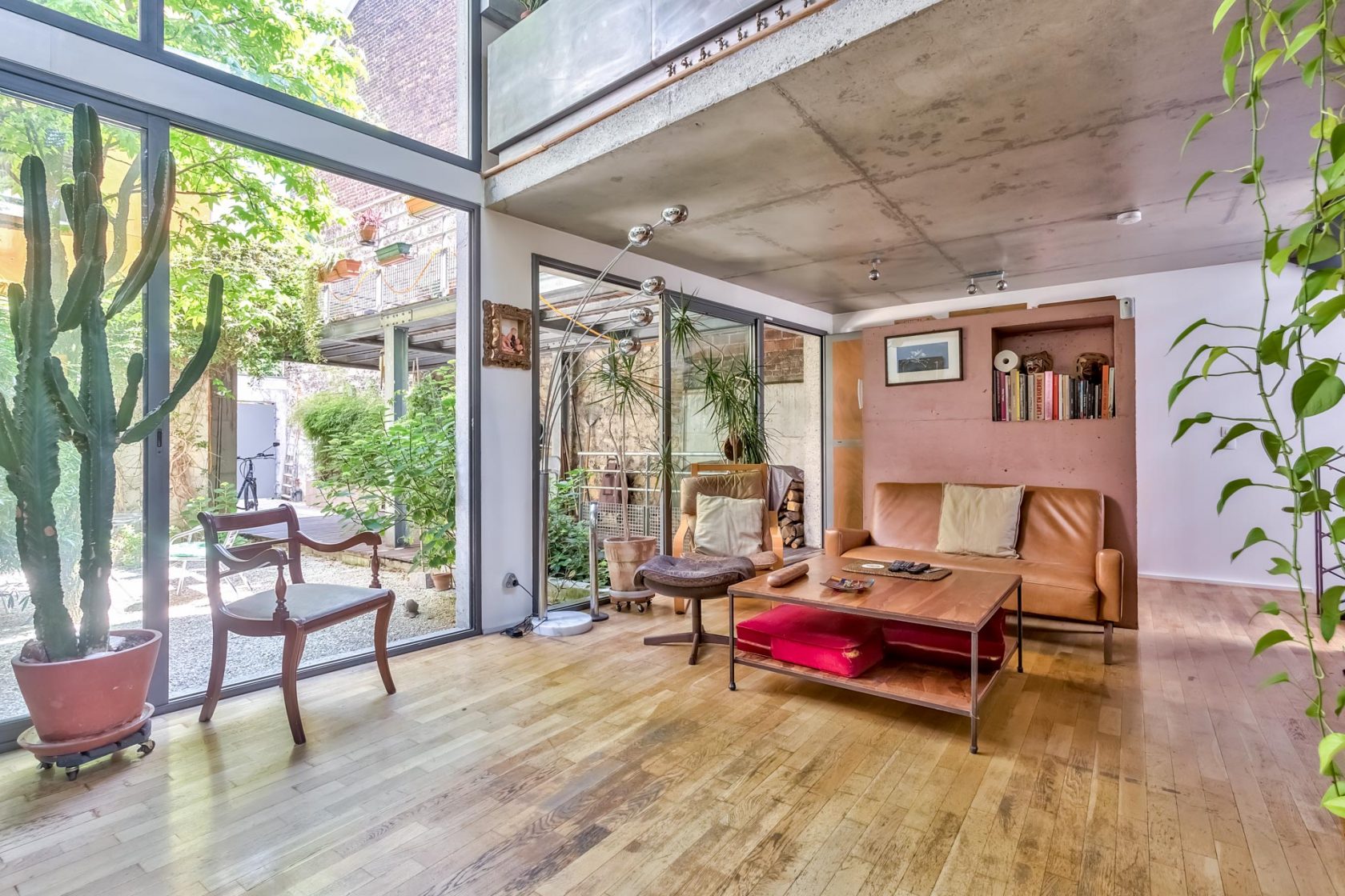 Maison contemporaine avec terrasses et atelier