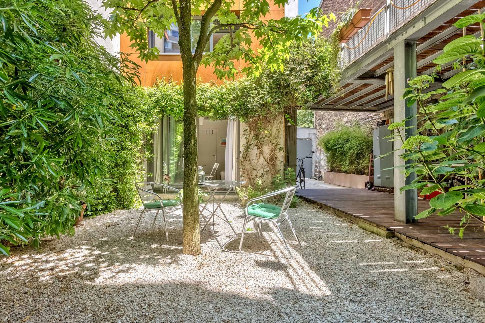 Maison contemporaine avec terrasses et atelier