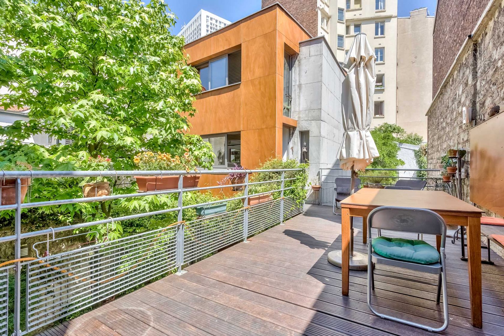 Maison contemporaine avec terrasses et atelier