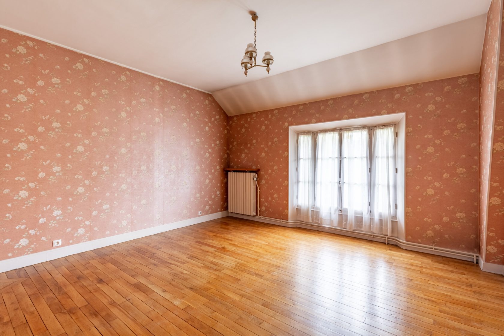 Charming house with garden and outbuildings