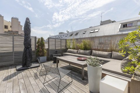 Triplex avec jardin et toit terrasse