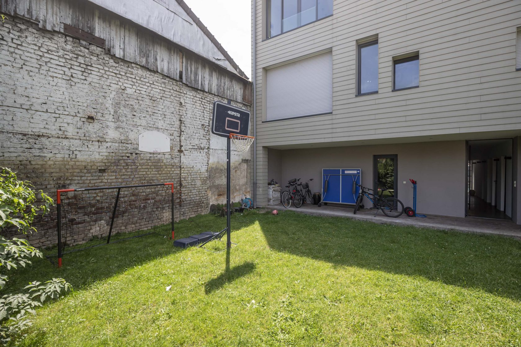 Triplex avec jardin et toit terrasse