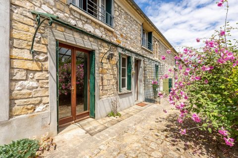 Charming house with garden and outbuildings