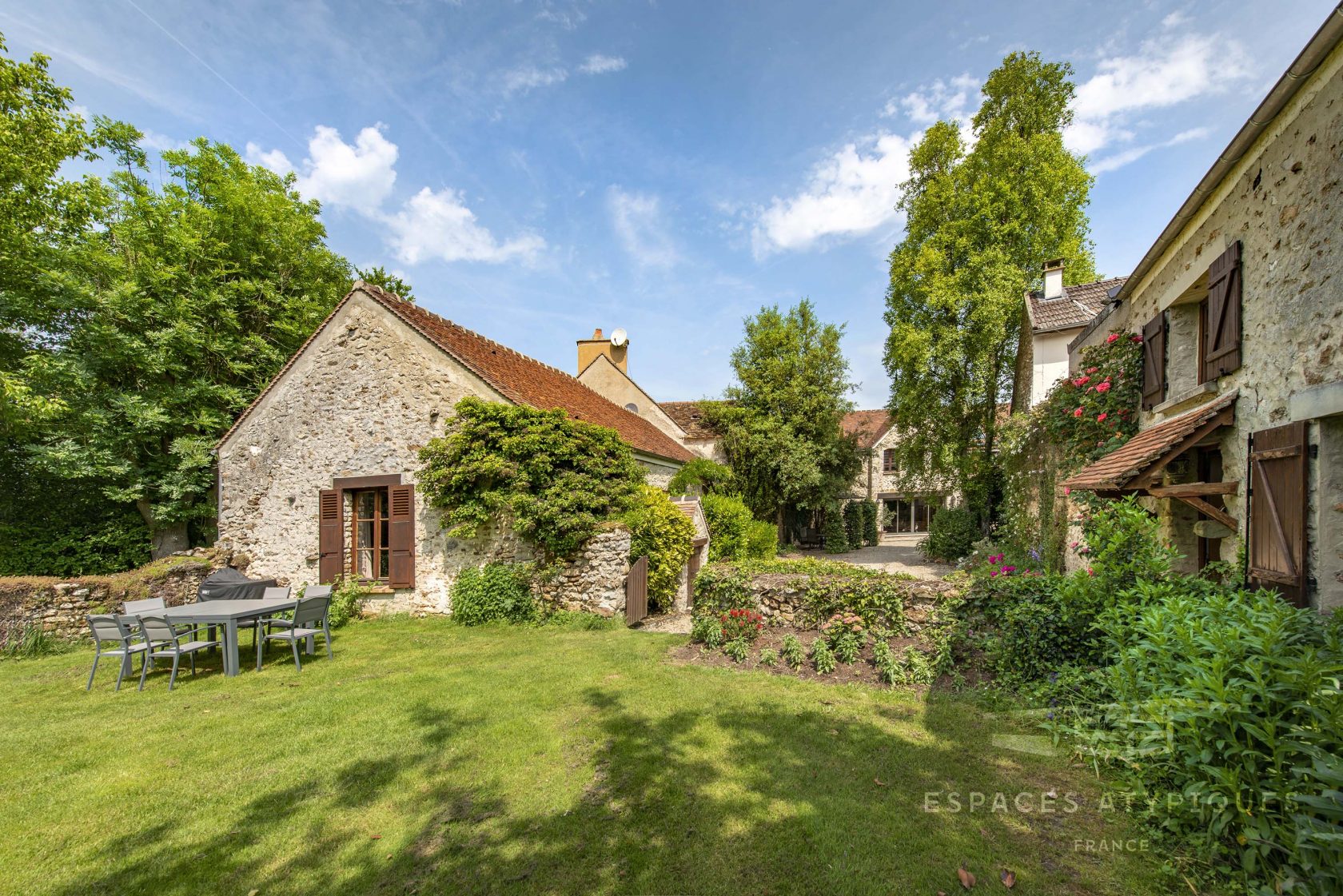 Corps de ferme style campagne chic son jardin bucolique