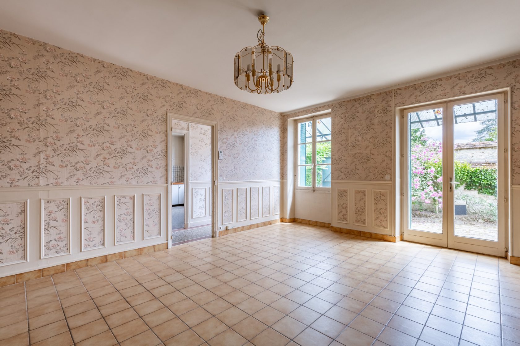 Charming house with garden and outbuildings