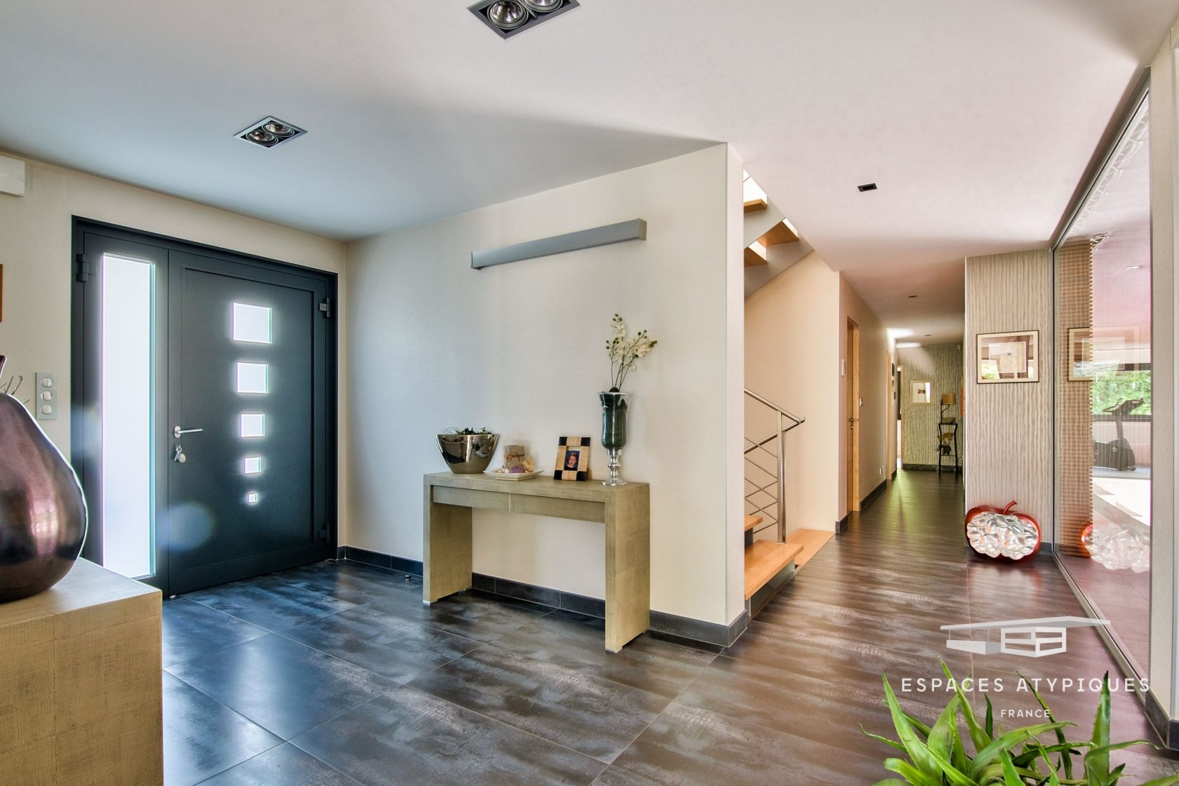 Contemporary villa and indoor pool