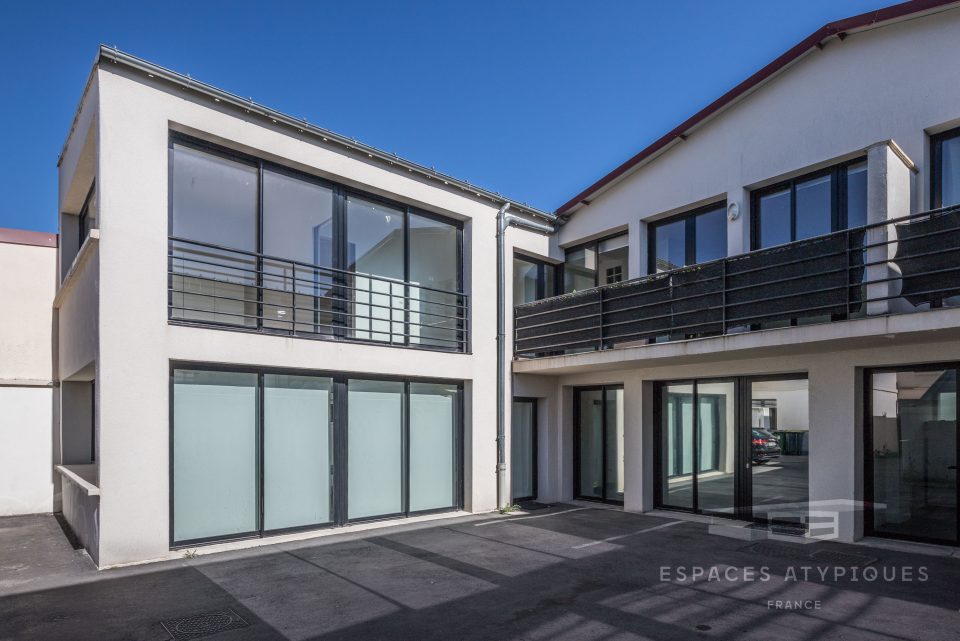 M1925EP-espaces-atypiques-duplex-contemporain-esprit-maison-cour-colombes-01jpg