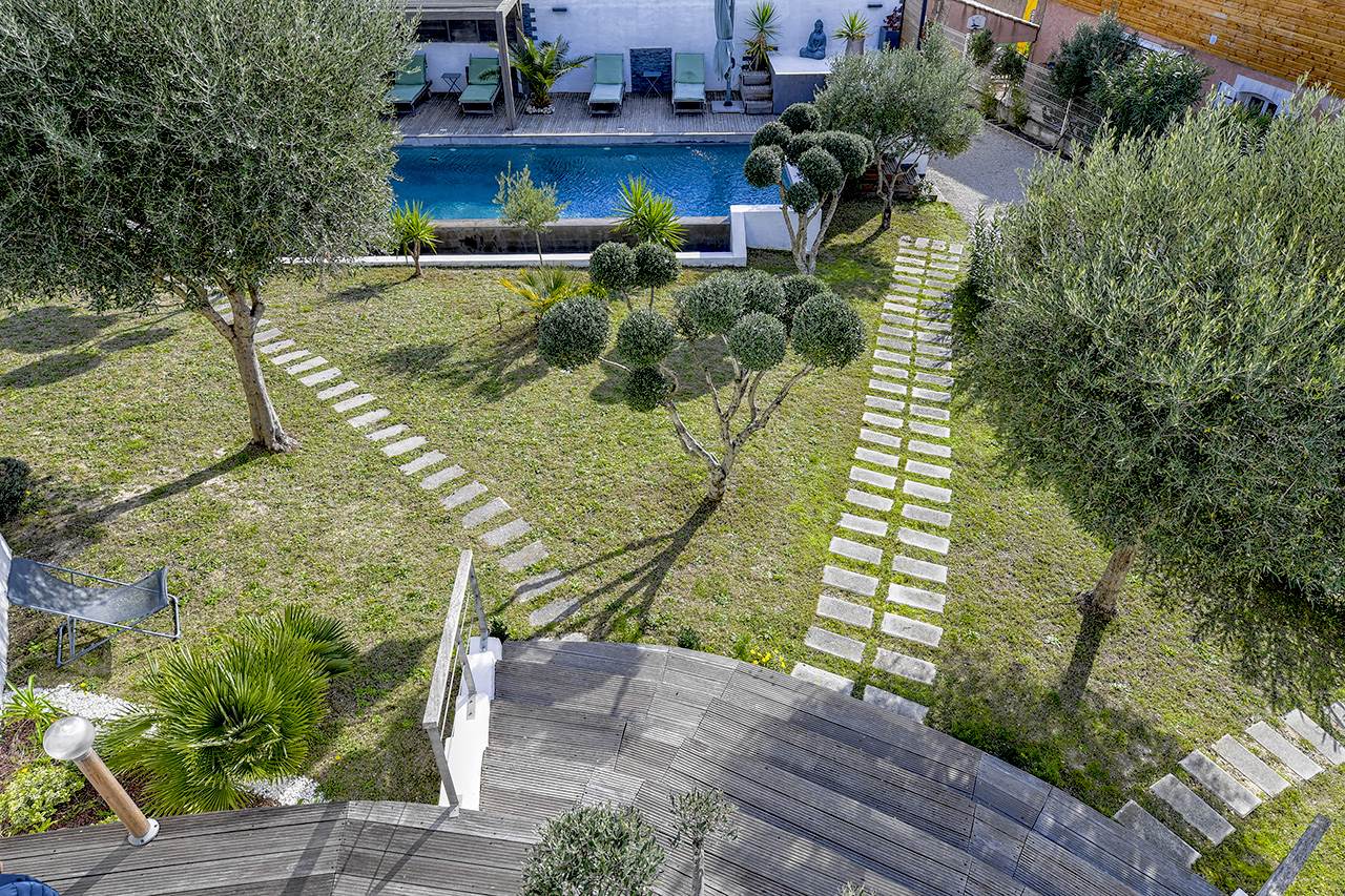 Villa contemporaine de caractère dans son écrin végétal