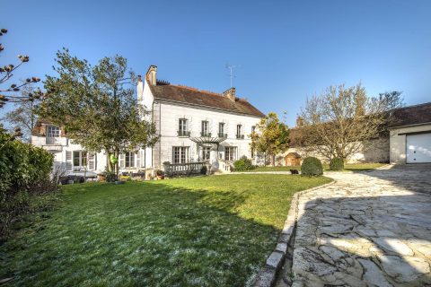 Propriété familiale de charme avec piscine chauffée