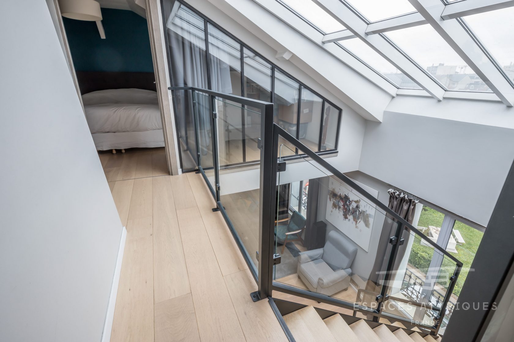 Top floor duplex with overhead canopy