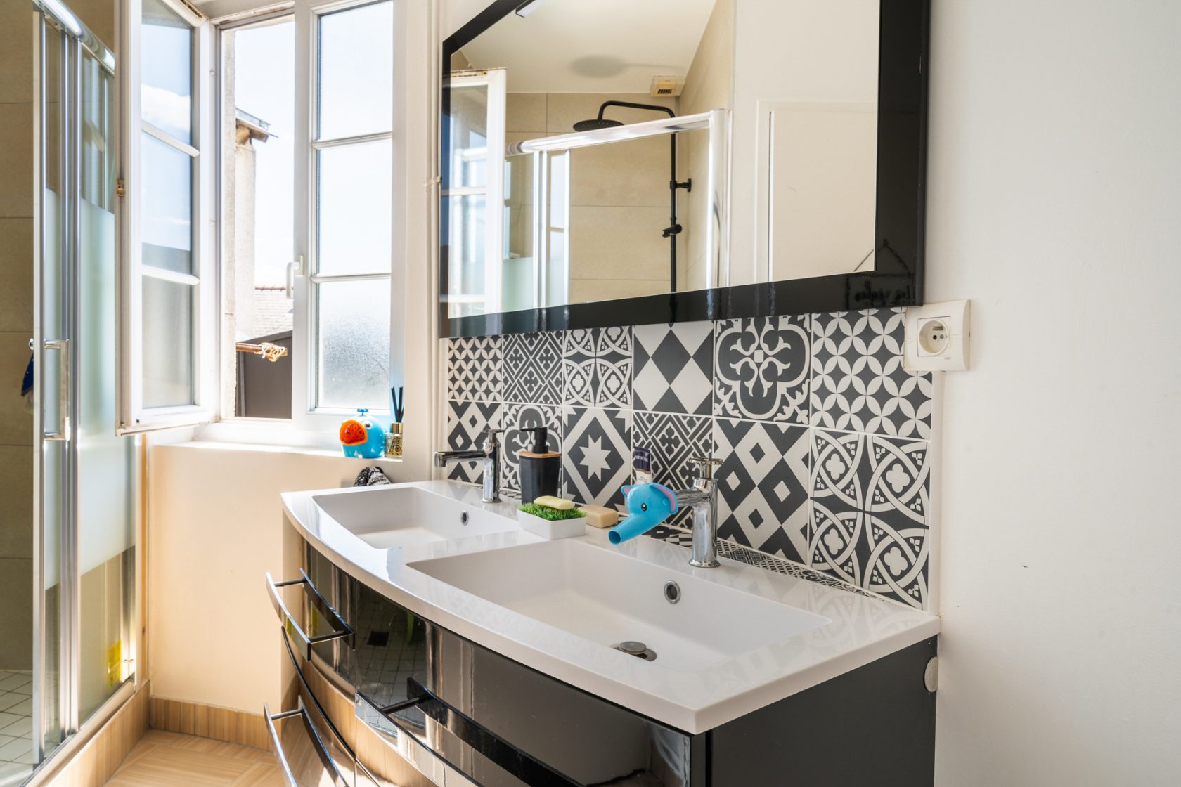 Duplex rénové en hypercentre – Exclusivité Espaces Atypiques Angers