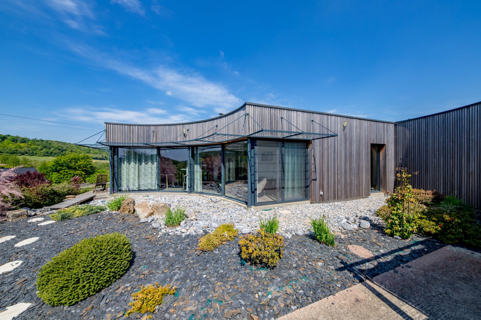 Architectural house in wood frame _ Curves and Singularity