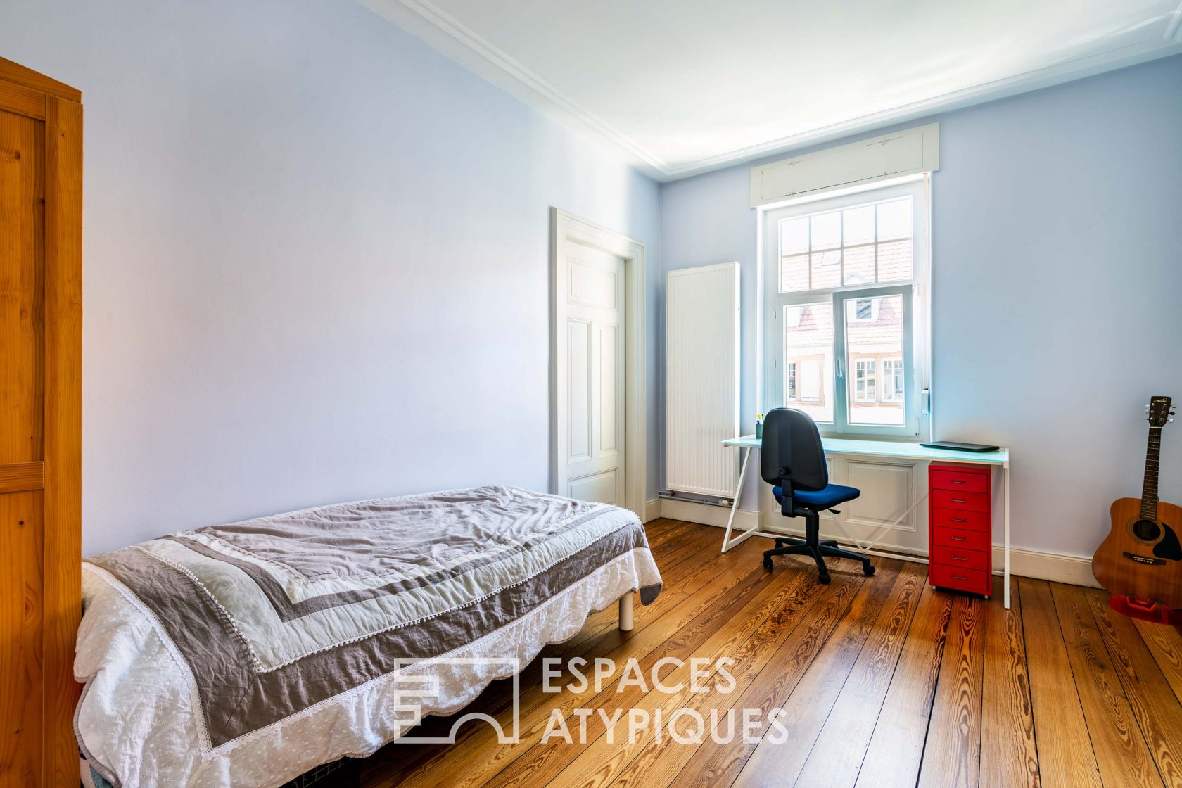 Bourgeois apartment in a building of character