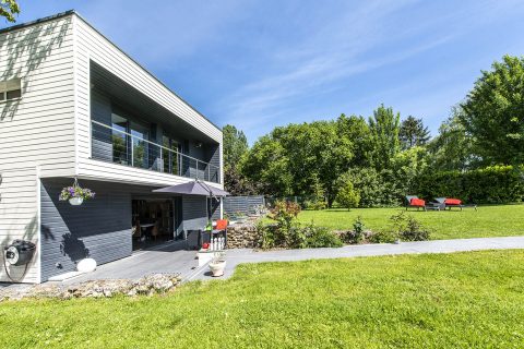 Maison esprit loft avec jardin