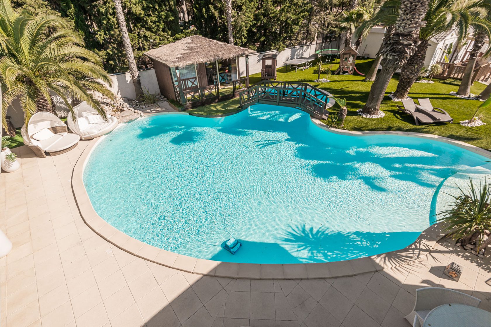 Superb contemporary a few meters from the beaches