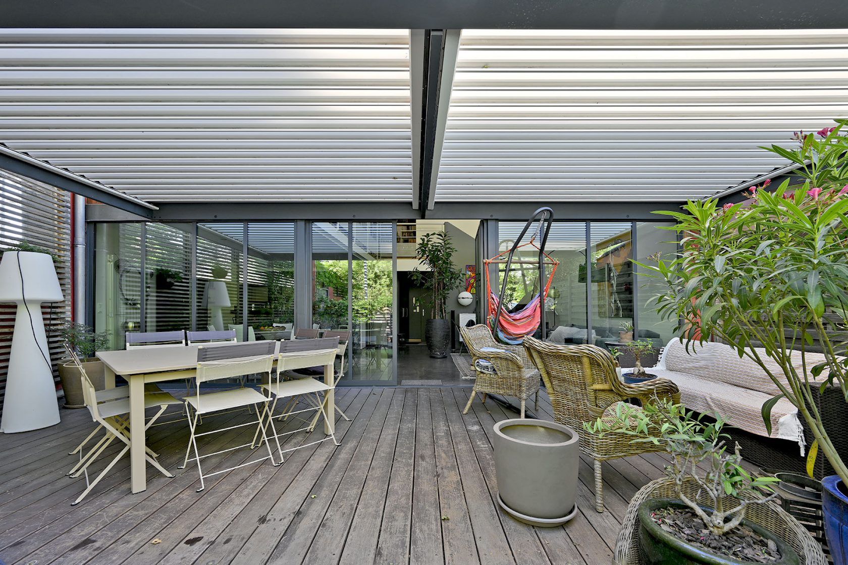 Bright loft with garden in the heart of the city