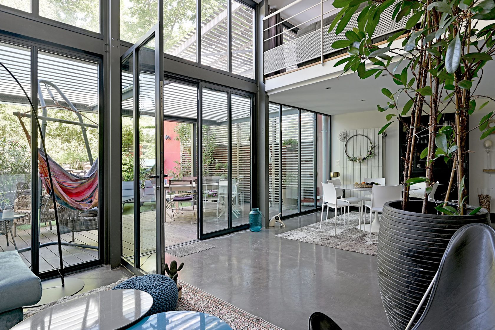 Bright loft with garden in the heart of the city