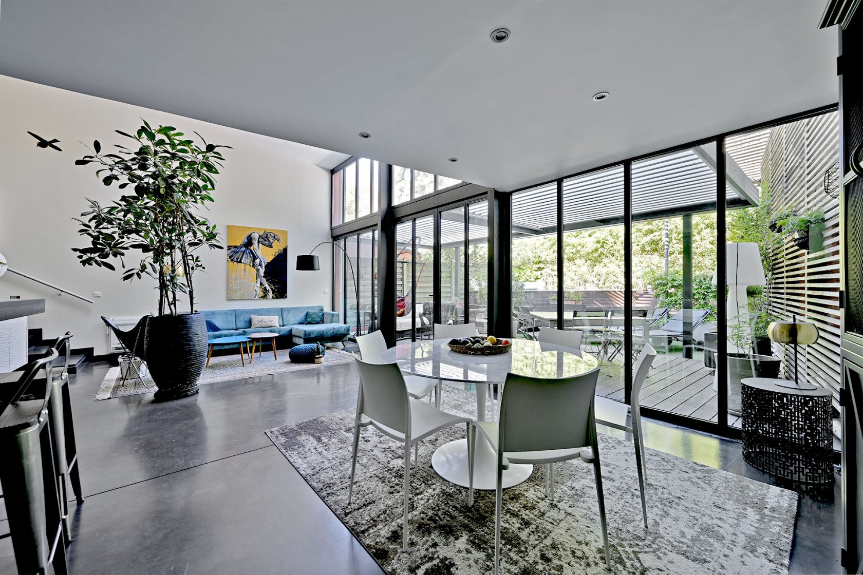 Bright loft with garden in the heart of the city