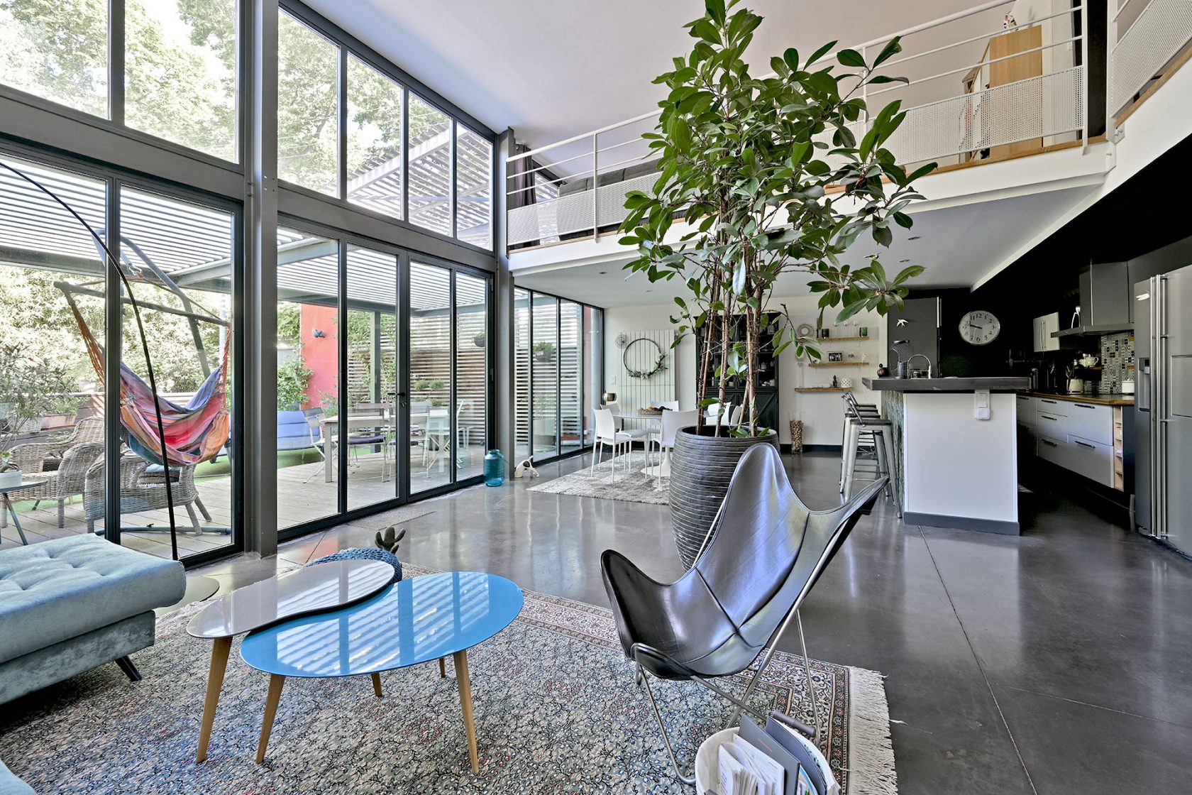 Bright loft with garden in the heart of the city