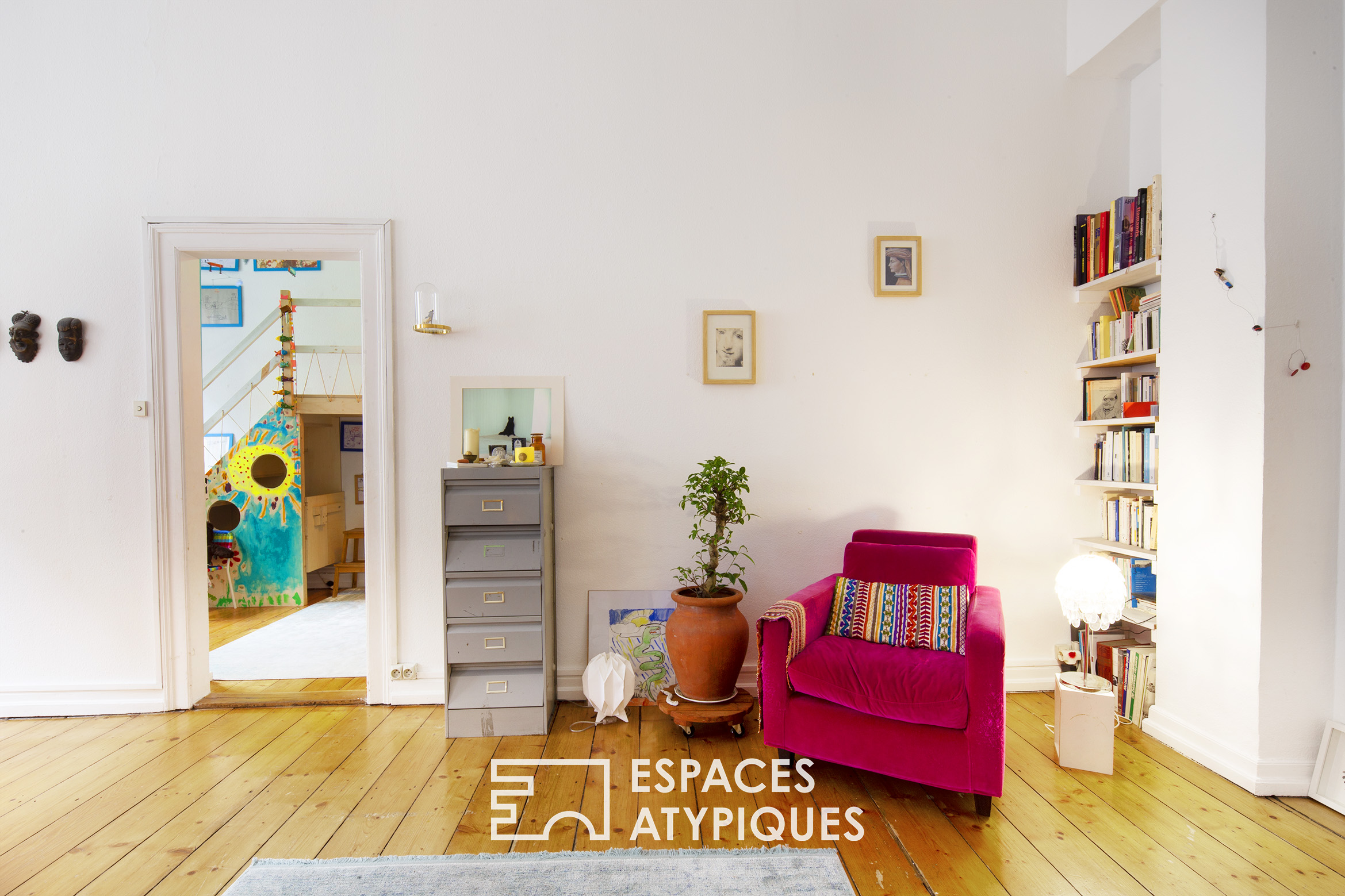 Bourgeois apartment with high ceilings