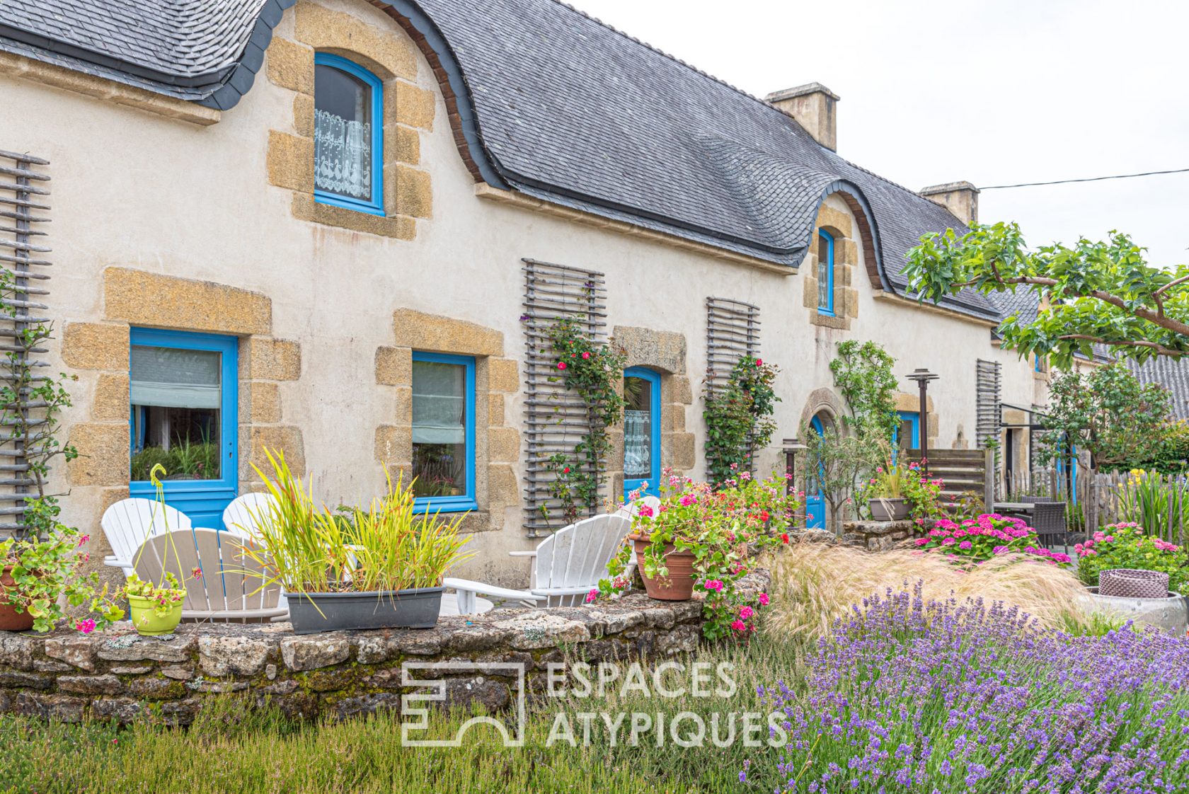 18th century property consisting of a renovated longhouse and cottages