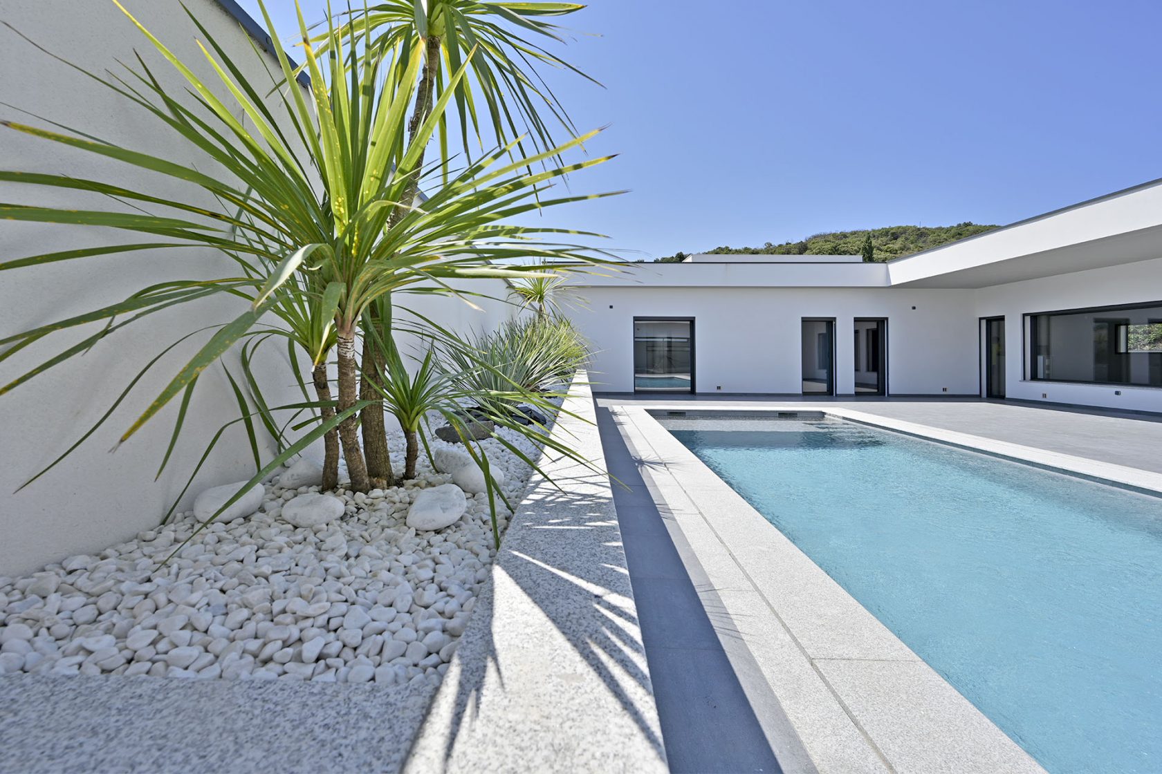 Bungalow with a sleek and contemporary design