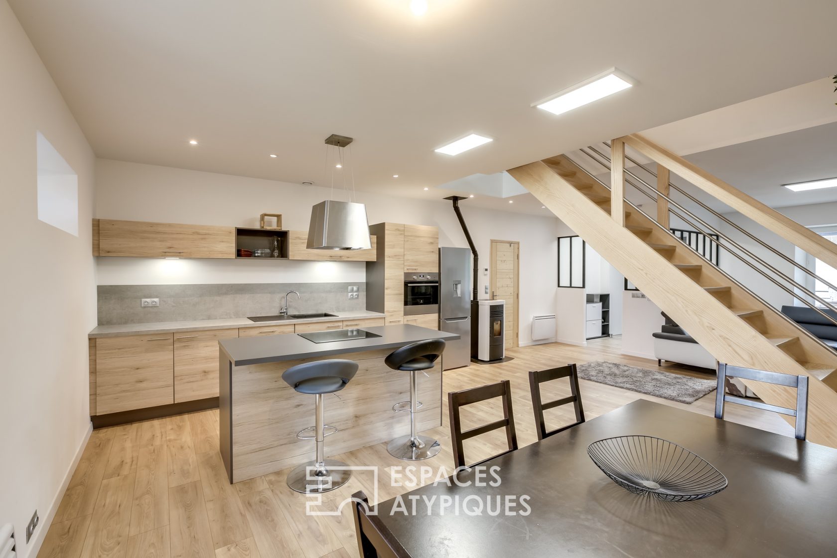Contemporary duplex with neat decoration