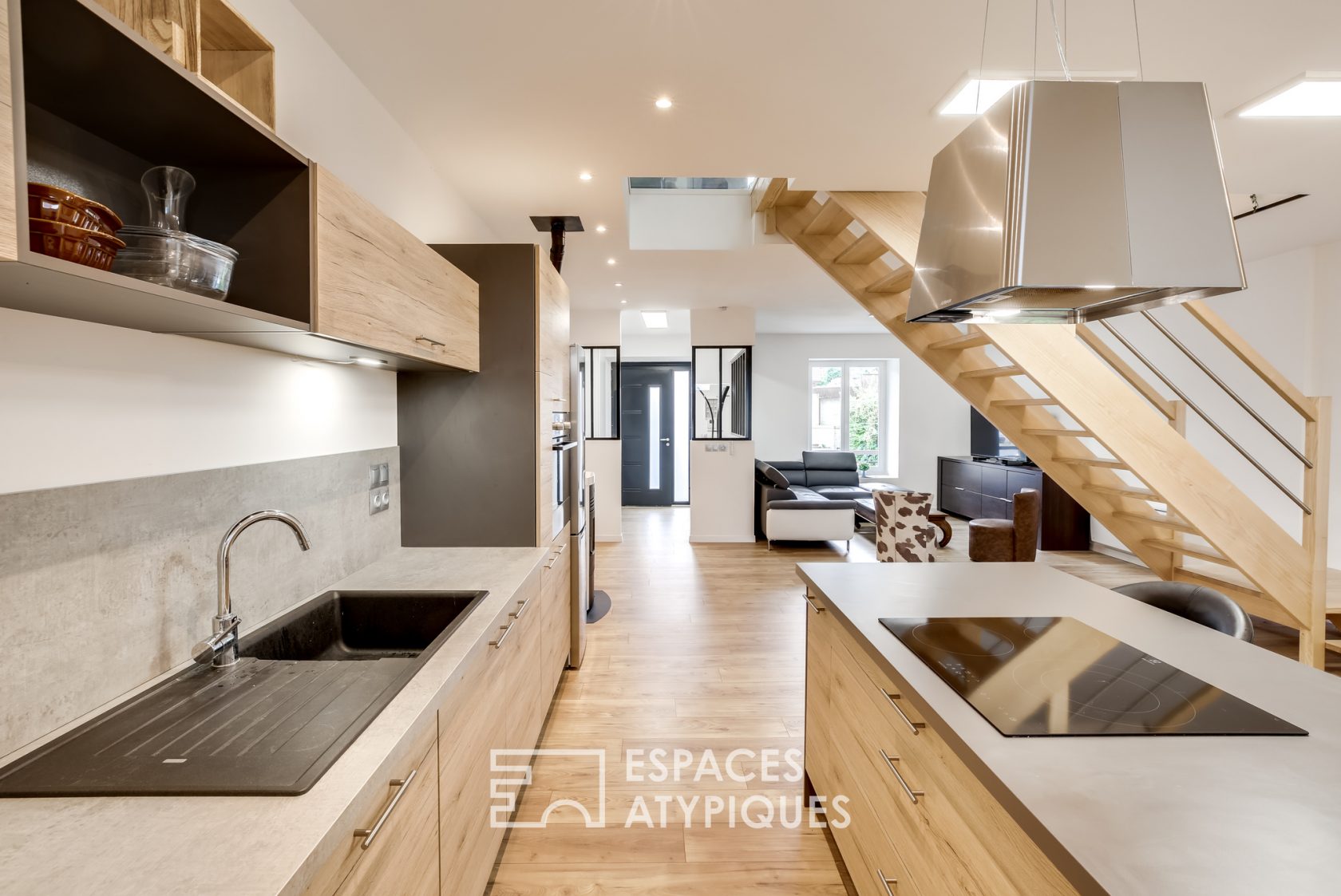Contemporary duplex with neat decoration