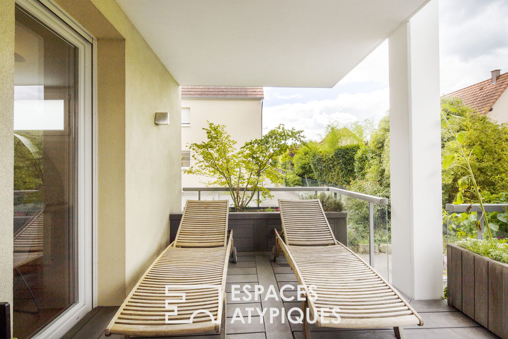Contemporary garden level