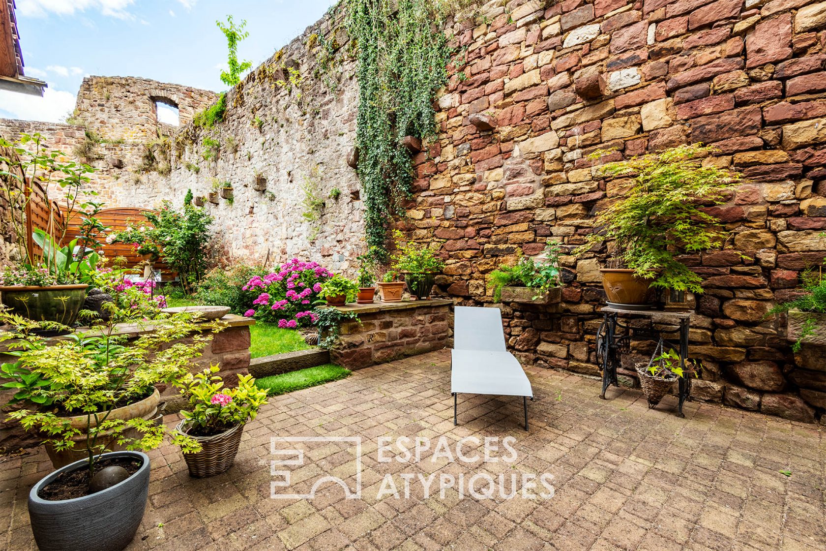 Renovated farmhouse leaning against the ramparts