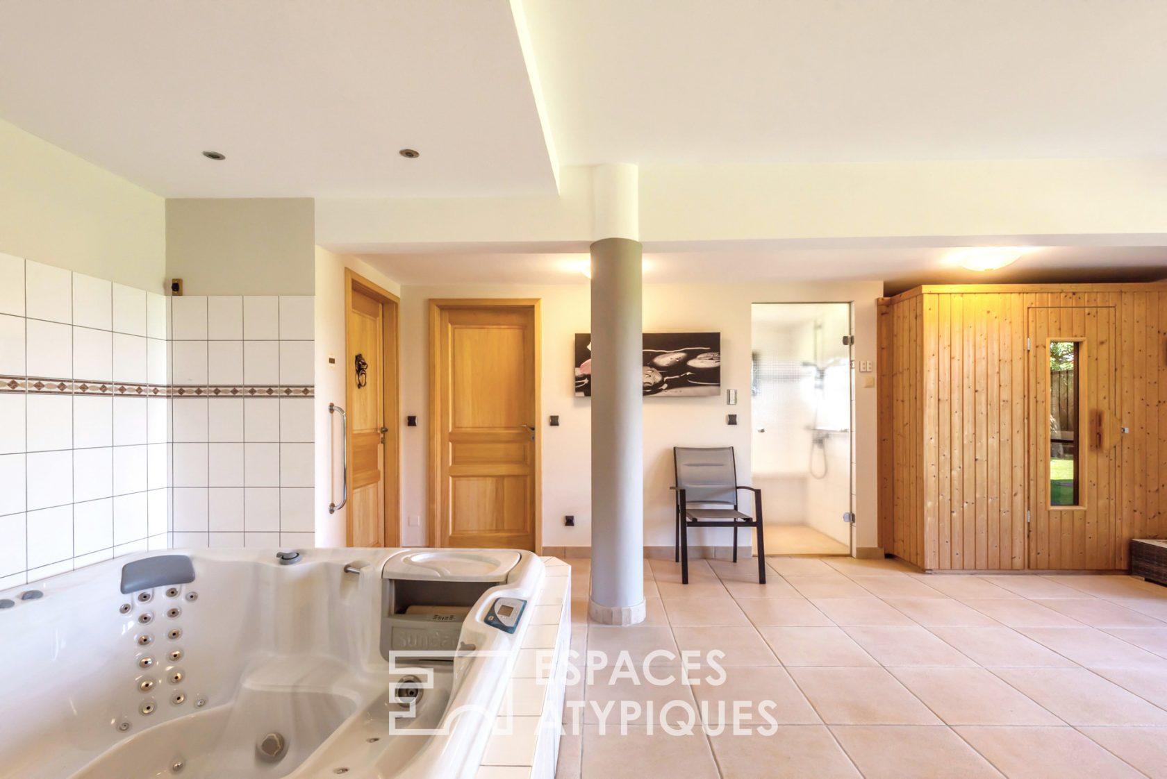 Luxury villa on the banks of the Ill river