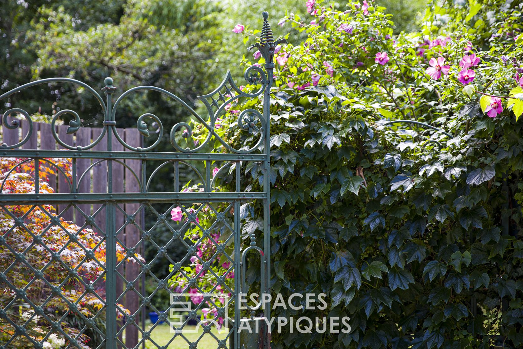 Duplex and its garden in a manor house