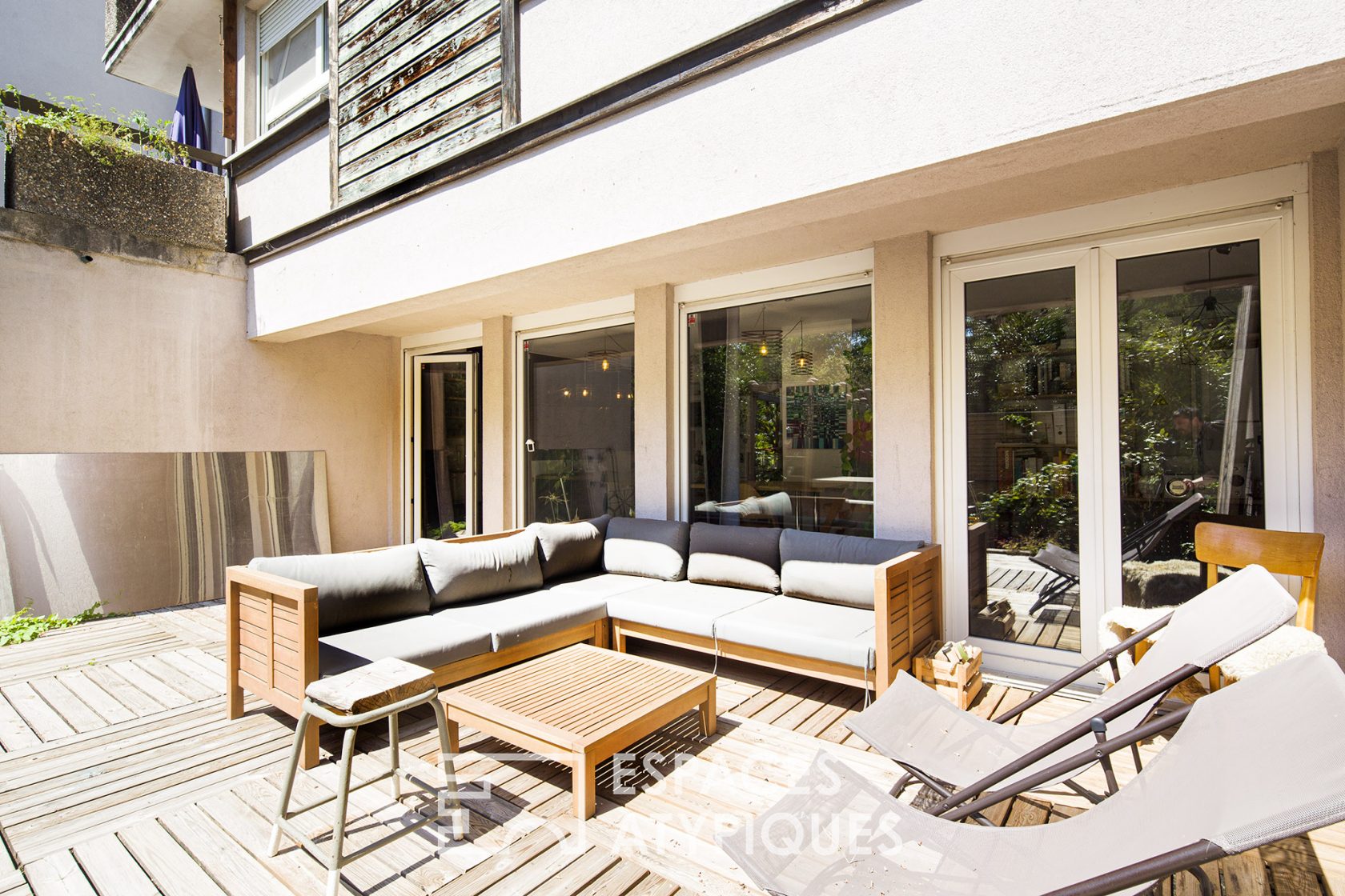 Loft in Krutenau neighborhood and its wooded terrace