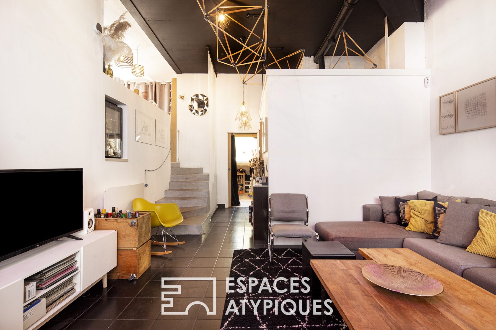 Loft in Krutenau neighborhood and its wooded terrace