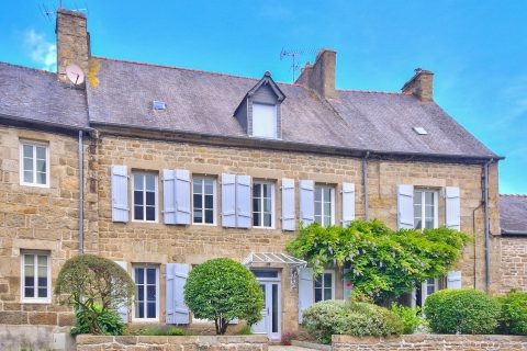 Maison de charme et son écrin de verdure