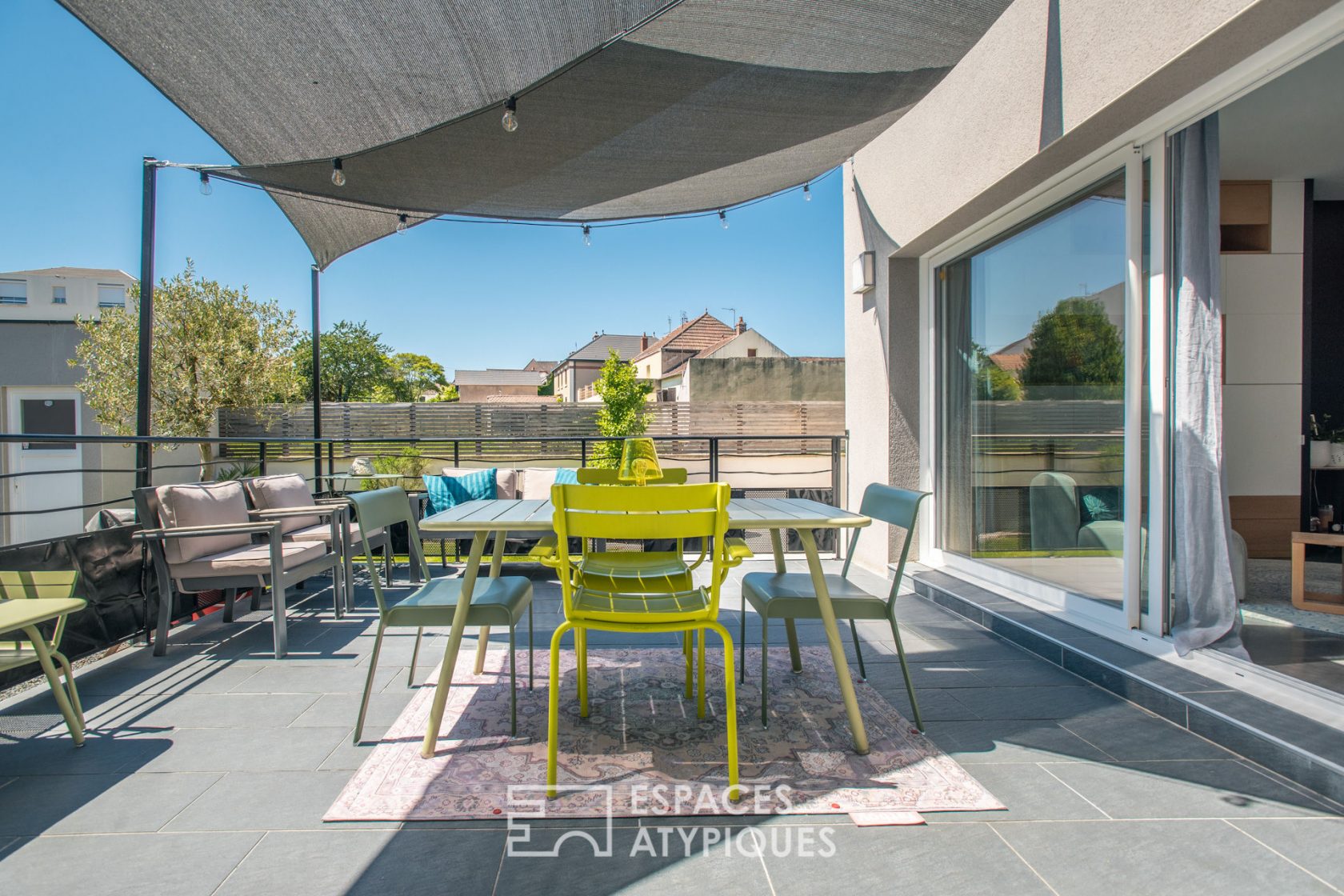 Contemporary house flat roof