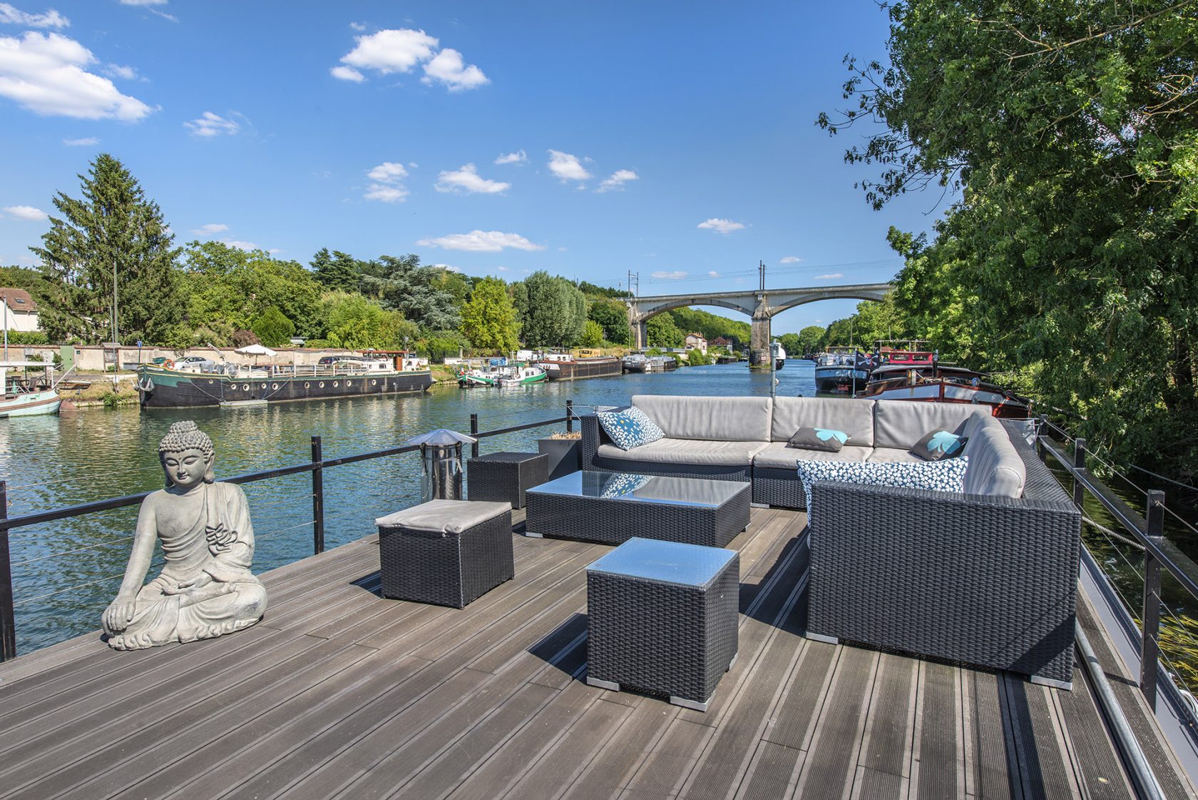 Péniche naviguante avec terrasse