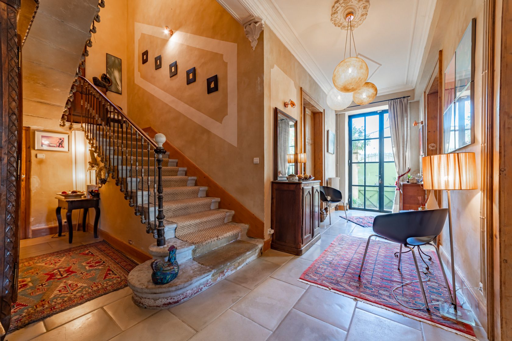 Elegant winegrower’s house with numerous outbuildings