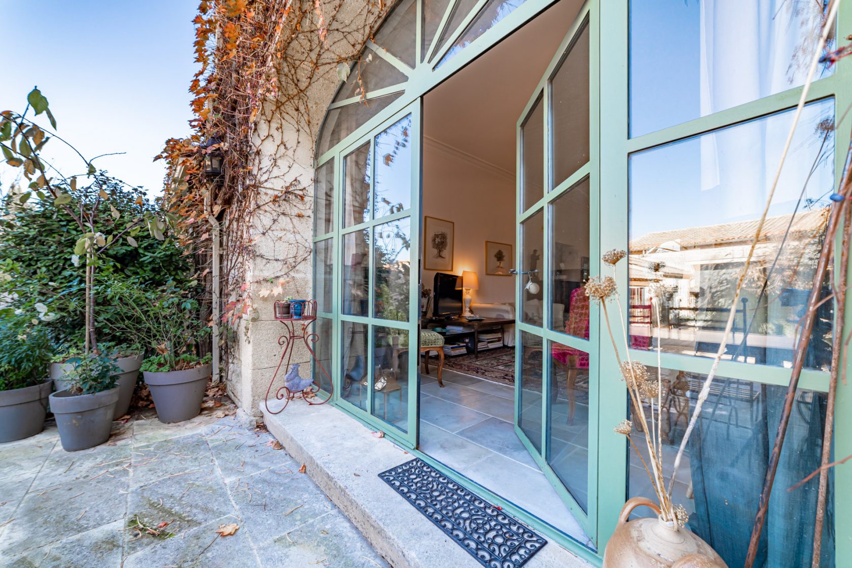 Elegant winegrower’s house with numerous outbuildings