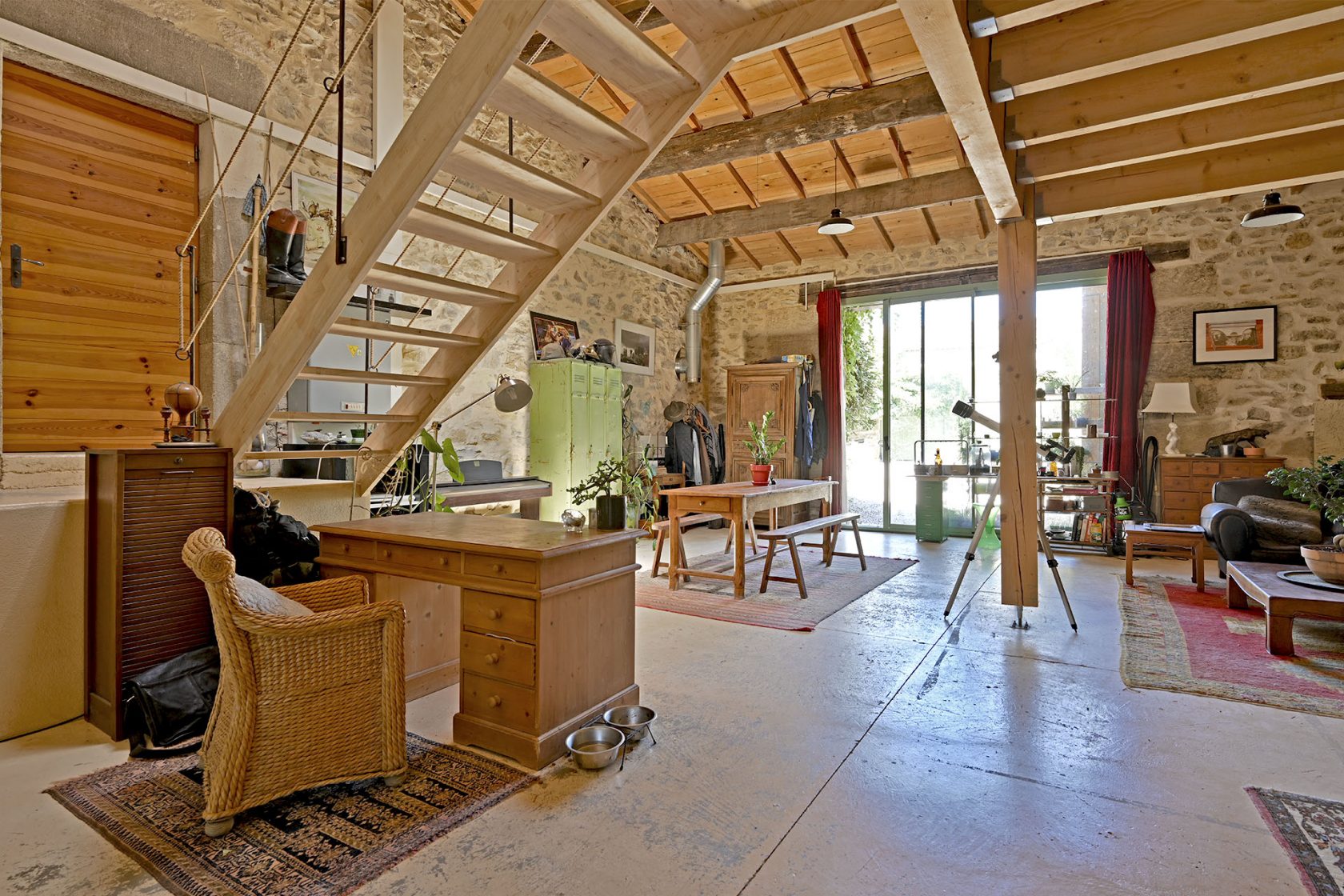 Elegant winegrower’s house with numerous outbuildings