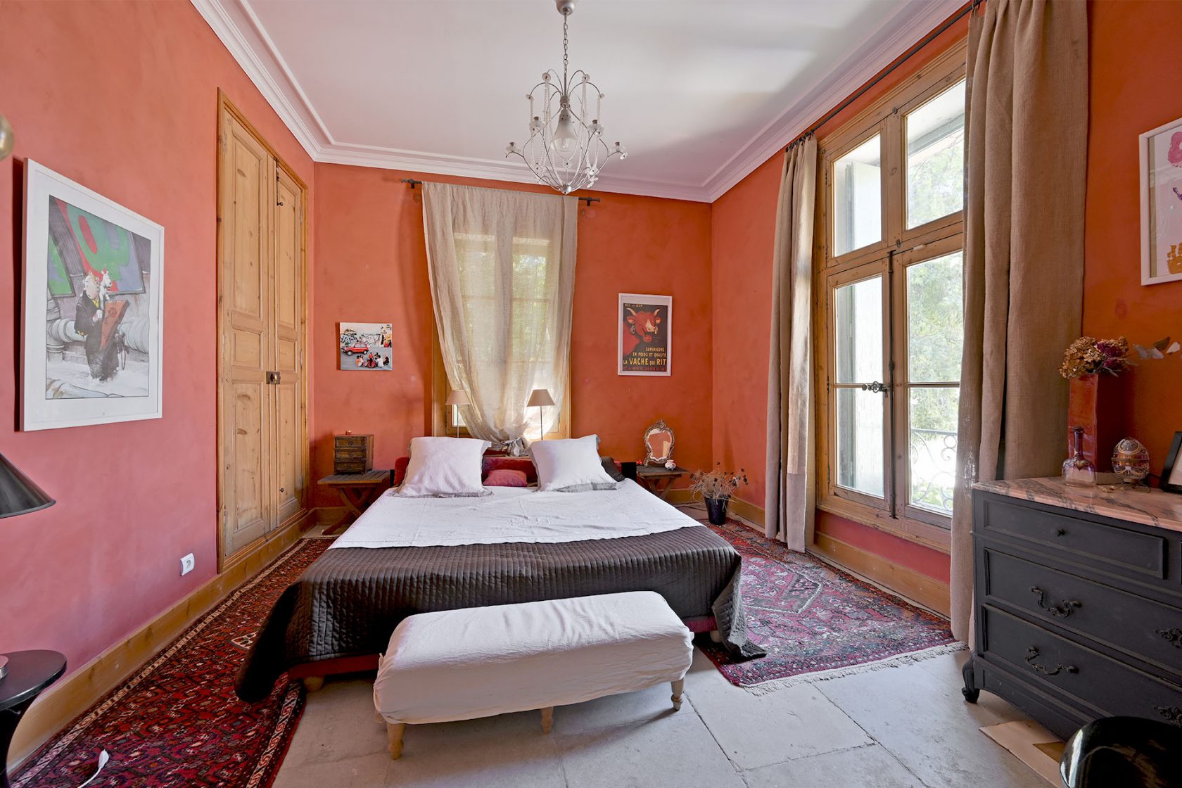 Elegant winegrower’s house with numerous outbuildings