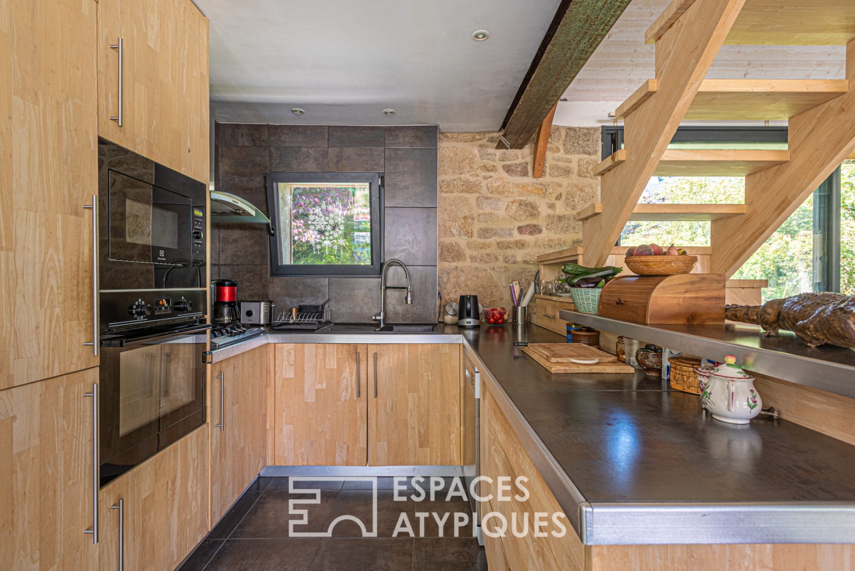 Maison loft et ses dépendances dans un parc enchanteur aux milles essences