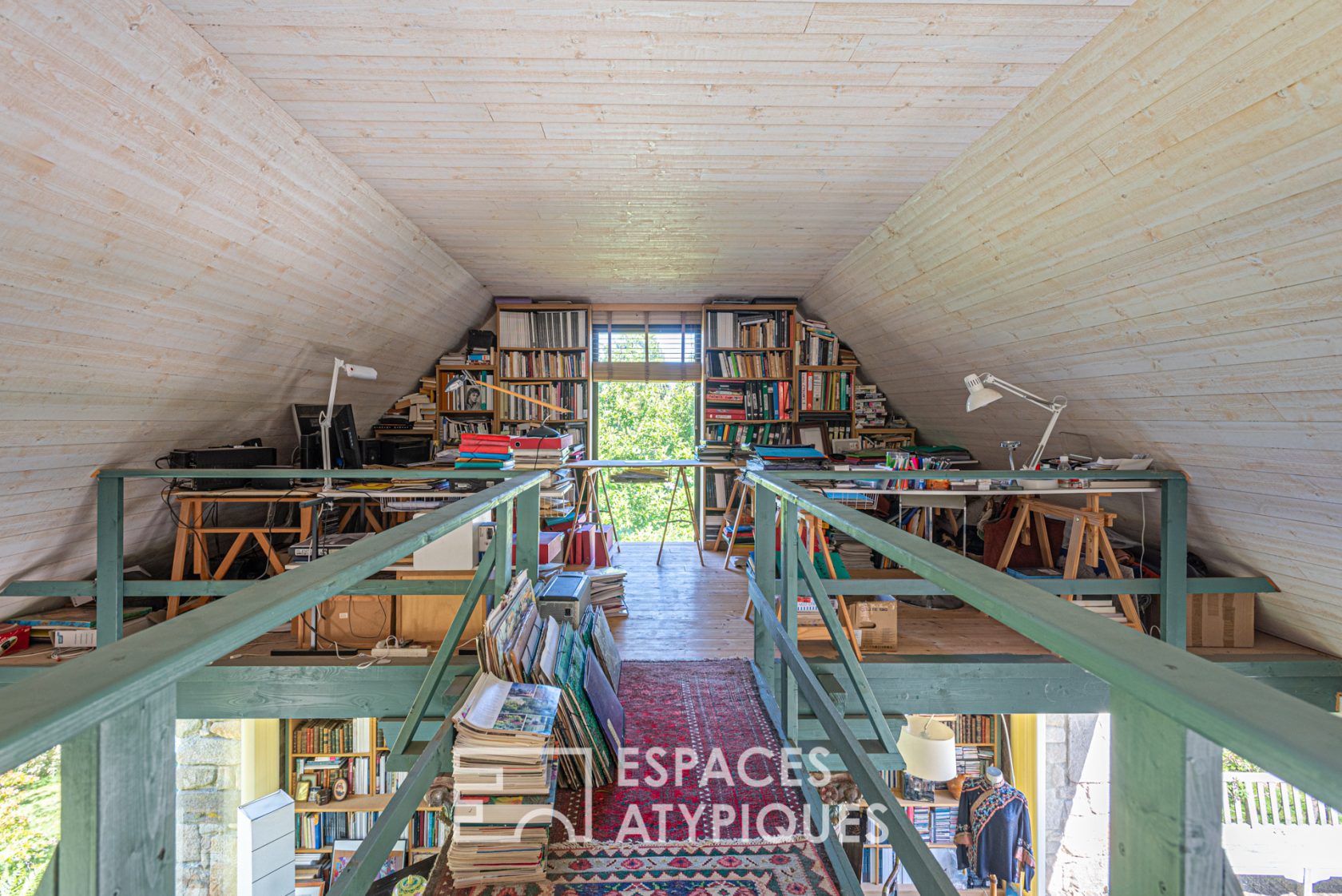 Loft house and its outbuildings in a thousand species enchanting park