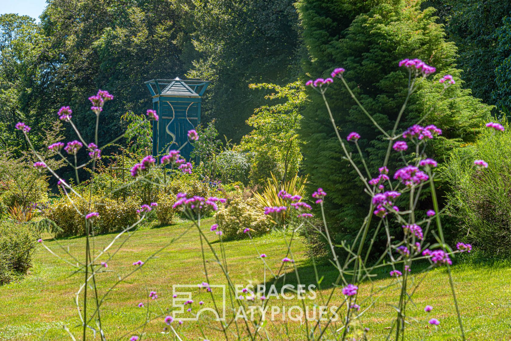 Maison loft et ses dépendances dans un parc enchanteur aux milles essences