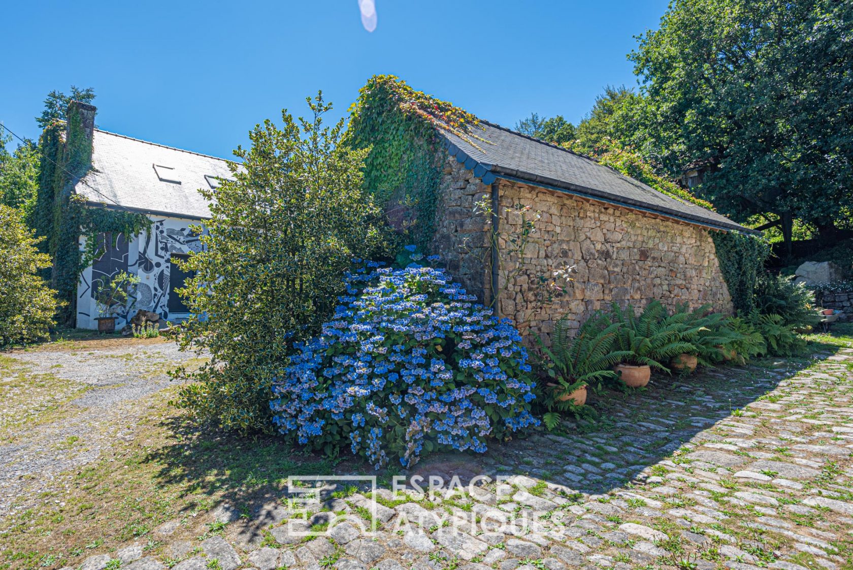 Loft house and its outbuildings in a thousand species enchanting park