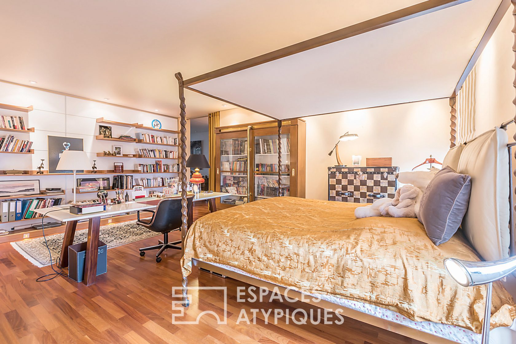 Duplex in a building of character in hyper-centre