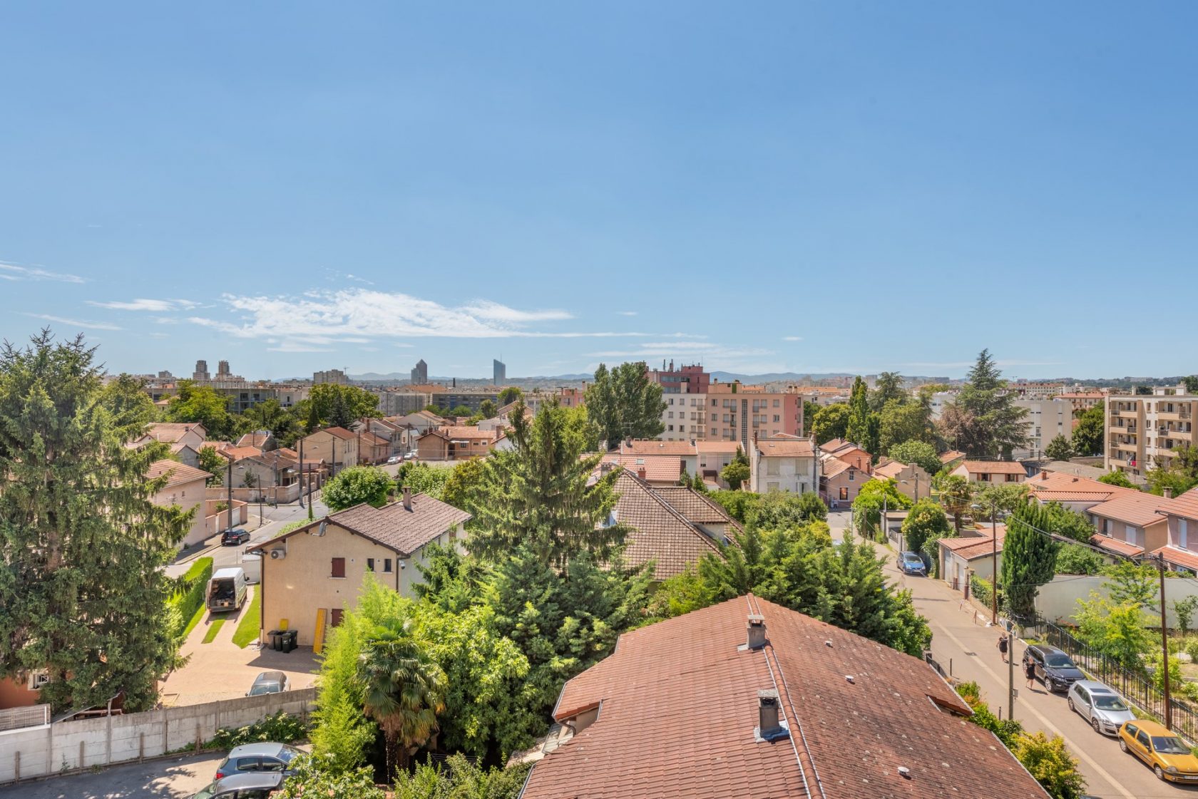 Appartement rénové avec terrasse