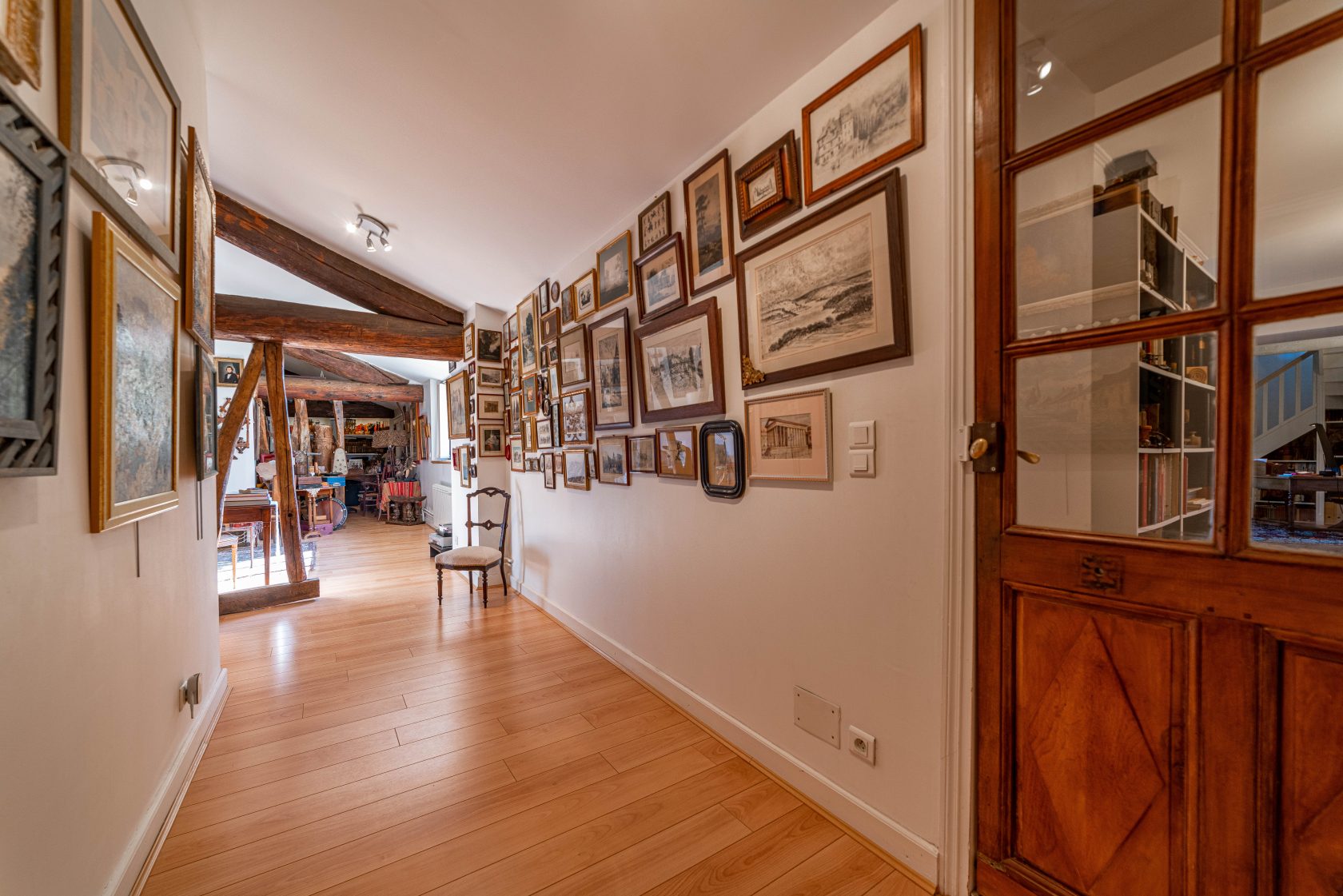 Warm 18th century farmhouse in the heart of a preserved village